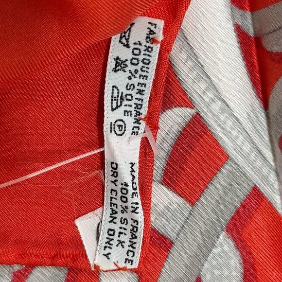 Authentic Hermes scarf Carre 90 Reds Silk100% - Picture 4 of 10